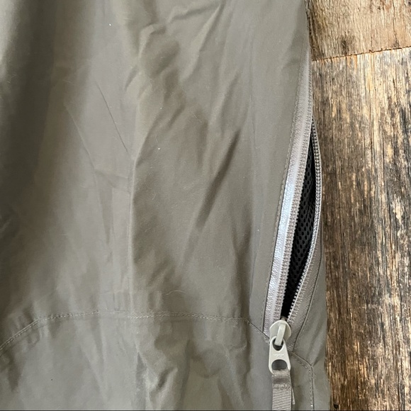 Helly Hansen waterproof ski/snowboarding pant - Picture 3 of 7